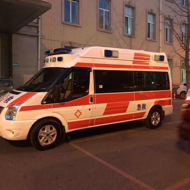 城厢夜间租赁救护车护送病人转院：安全转运的 8 大核心注意事项